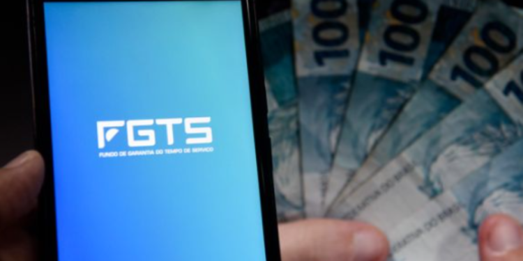 LIBERADO! Trabalhadores podem sacar até R$ 6 MIL IMEDIATAMENTE pelo FGTS