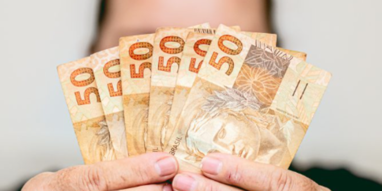 Veja como receber um SALÁRIO MÍNIMO MENSAL sem nunca ter contribuído com o INSS