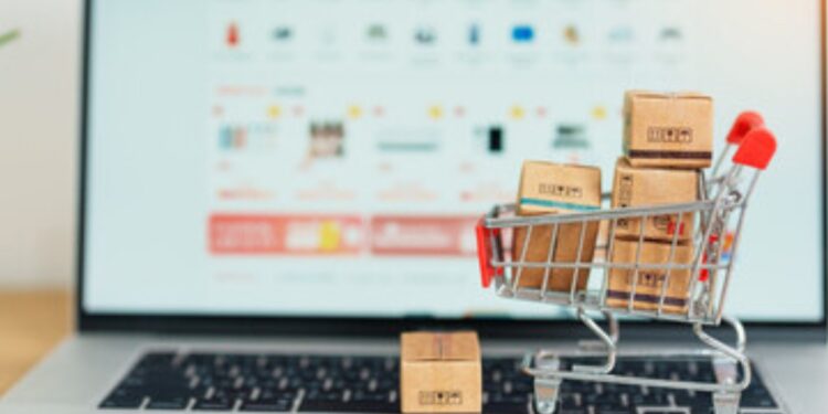 Intenção de consumo das famílias brasileiras CAI pelo 3º mês seguido