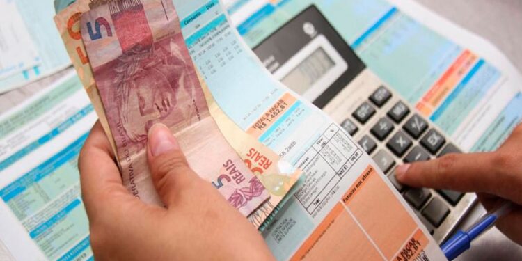 Conta de luz mais cara: Consumidores vão pagar R$ 32,7 bilhões em 2024 para a CDE