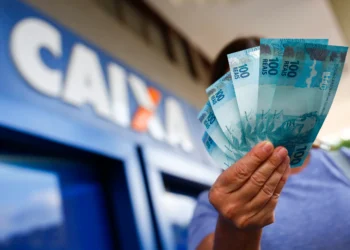 CAIXA: Saque de até R$ 2.900 já está disponível para ESTES trabalhadores: Veja como sacar agora