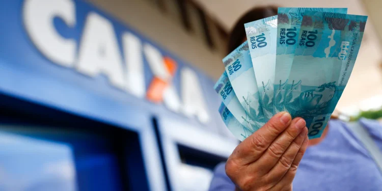CAIXA: Saque de até R$ 2.900 já está disponível para ESTES trabalhadores: Veja como sacar agora