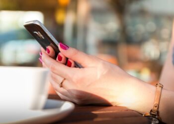 Maquininha de cartão no celular: saiba como utilizar a ferramenta