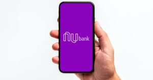 ALERTA: clientes têm contas canceladas no Nubank; veja o que aconteceu