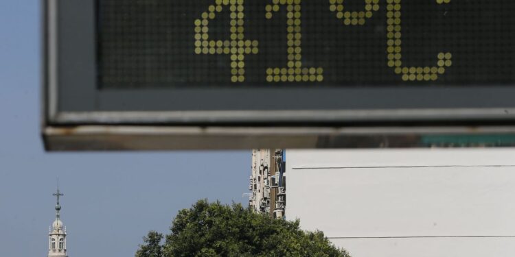 Demanda por energia elétrica no Brasil BATE RECORDE devido a ONDA DE CALOR