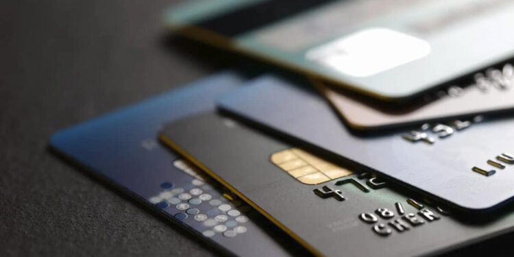 Dívidas no CARTÃO DE CRÉDITO crescem em fevereiro; Veja 10 dicas para se proteger