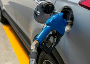 Preço da Gasolina CAI na semana: Confira os menores valores do país