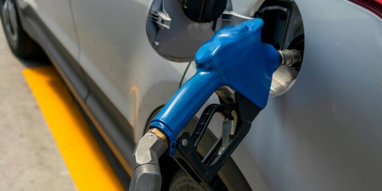 Preço da Gasolina CAI na semana: Confira os menores valores do país