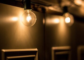 Consumo de energia elétrica CRESCE 5,7% em fevereiro no Brasil