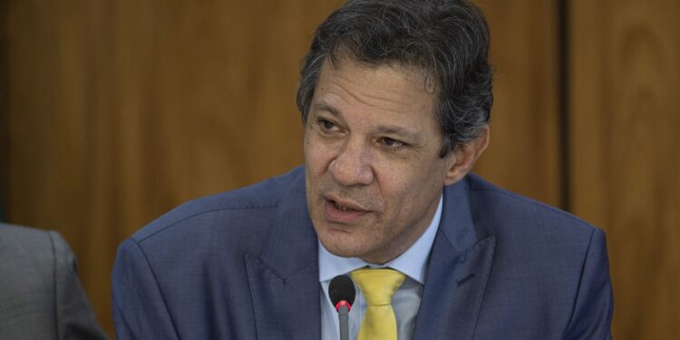 PIB brasileiro vai crescer mais de 2,2% em 2024, afirma Haddad