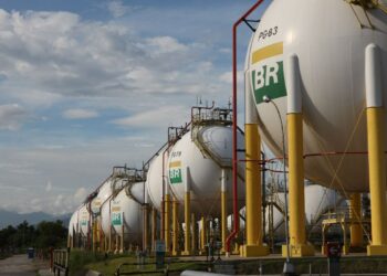 Petrobras perde mais de R$ 55 BILHÕES em valor de mercado em 1 dia