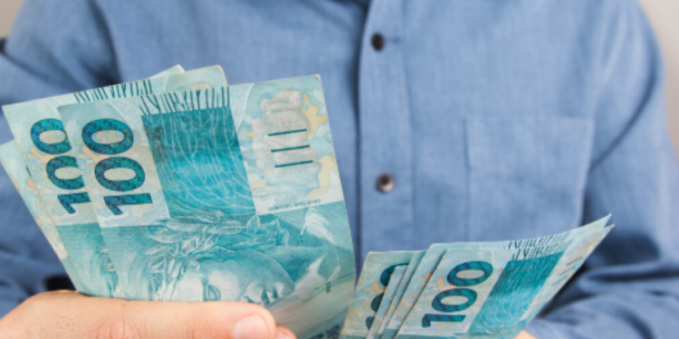 Imposto de Renda: Receita paga hoje (28) LOTE RESIDUAL; Veja quem recebe