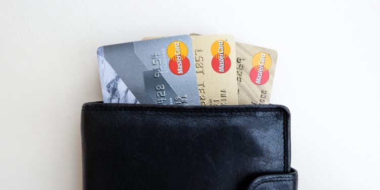 Caixa anuncia lista de cartões com isenção de anuidade vitalícia