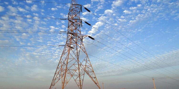 Possível aumento na conta de luz preocupa brasileiros; e agora?
