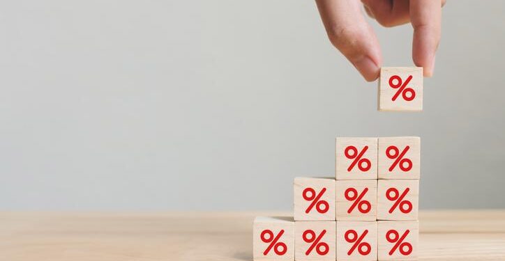 Crédito rotativo chega a 422,5% ao ano; veja o que mudou