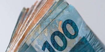 Governo Federal prevê AUMENTO de 6,37% no Salário Mínimo em 2025