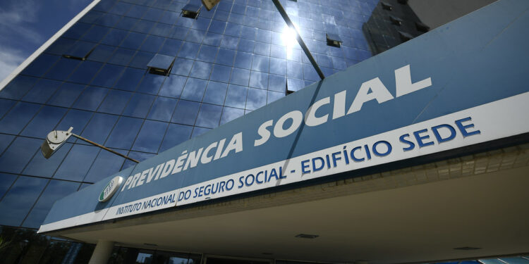 Nova regra simplifica acesso a benefício para menores de 16 anos; veja qual