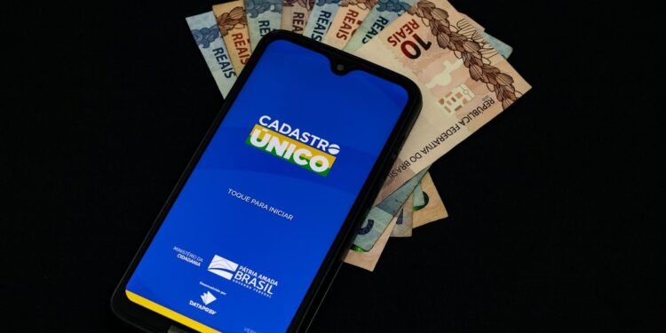 Posso me inscrever no BOLSA FAMÍLIA para receber parcela de abril?