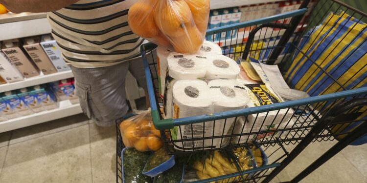 Economize nas compras do supermercado com estas 4 dicas valiosas