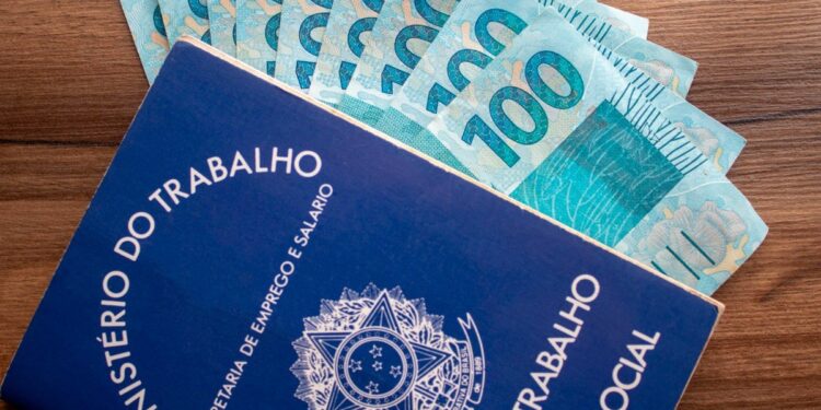 Nove em cada 10 reajustes salariais ficam acima da inflação em fevereiro