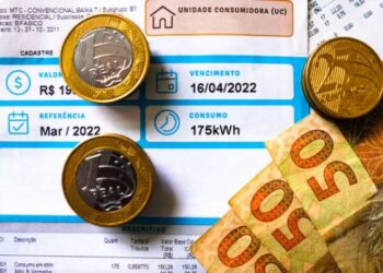 Conta de luz fica MAIS BARATA para 3,8 milhões, após redução aprovada pela Aneel