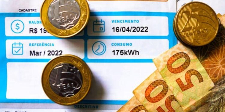 Conta de luz fica MAIS BARATA para 3,8 milhões, após redução aprovada pela Aneel