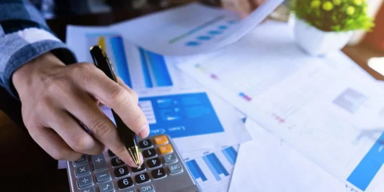 Cartão de crédito: nova pesquisa revela informação IMPRESSIONANTE sobre dívidas familiares; veja qual