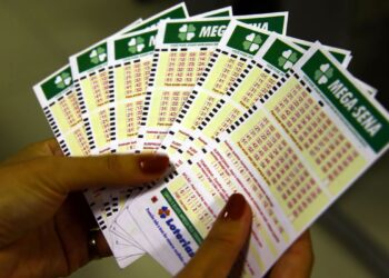 Mega-Sena acumula e prêmio chega a R$ 6 MILHÕES