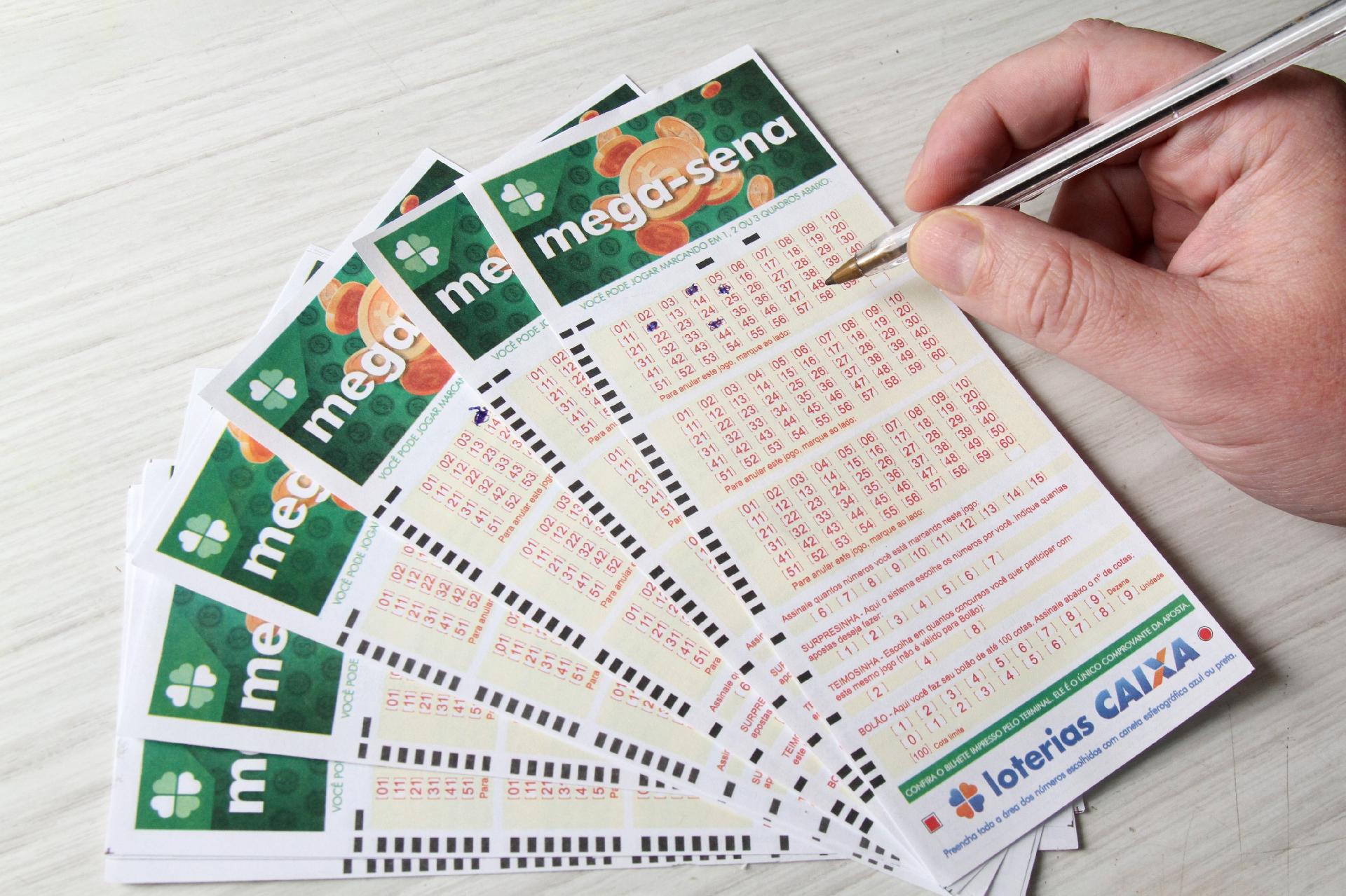 Interessados podem fazer suas apostas na Mega-Sena até as 19h desta quinta-feira (4)