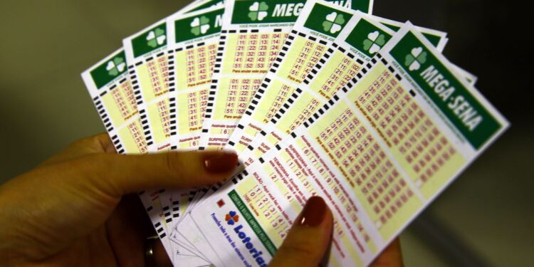 MEGA-SENA: Prêmio de R$ 10,5 MILHÕES pode sair hoje (2)