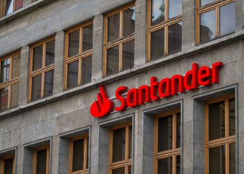 Santander anuncia mudança na política de anuidade para ESTES cartões; veja quais