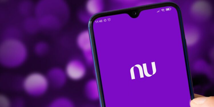 Nubank oferece compra de passagens e hospedagens pelo app; como funciona?