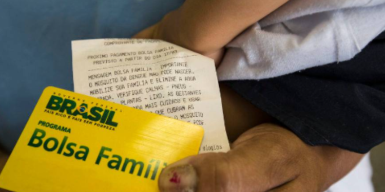 Beneficiários do Bolsa Família recebem ANTECIPAÇÃO e Bônus de R$ 300 em Maio