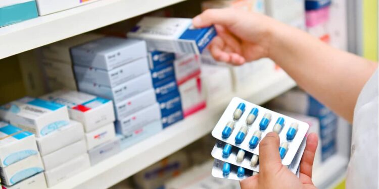 Medicamentos pressionam IPCA, que vem acima do esperado em abril