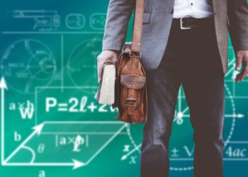 Governo faz nova proposta de aumento de salário para professores; veja qual é o ajuste