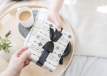 Dia das Mães promete movimentar BILHÕES no comércio brasileiro; entenda