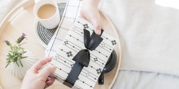 Dia das Mães promete movimentar BILHÕES no comércio brasileiro; entenda