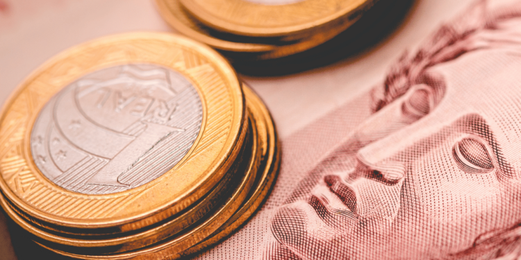 Veja como uma pequena moeda de 1 real rara pode chegar a valer mais de R$ 1 mil entre colecionadores.