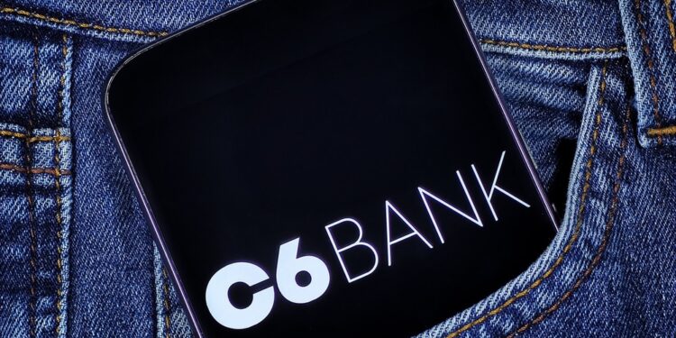 Banco oferece cartões de crédito sem anuidade com diversos benefícios; veja qual