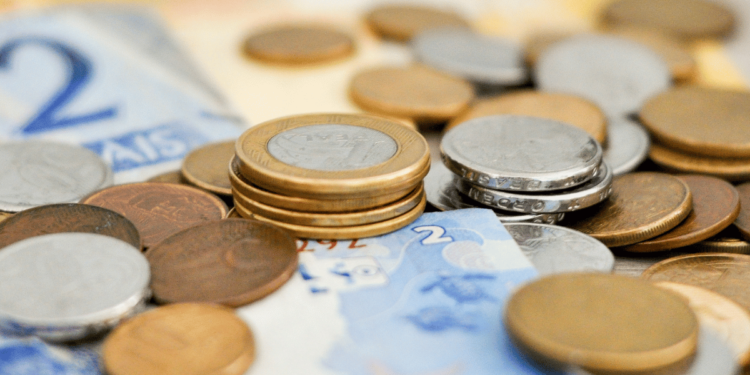 Confira 5 moedas antigas que valem milhares de reais para você vender hoje!