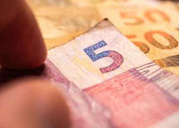 Veja como essa nota de 5 reais antiga vale ouro no mercado de colecionadores!