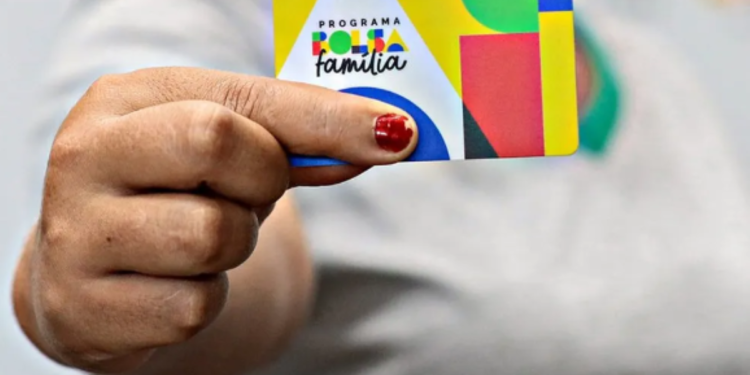 Revolução no Bolsa Família: Beneficiários Agora Podem Trabalhar com Carteira Assinada!