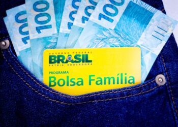 Cartão alimentação de R$ 330 é lançado para ESTES brasileiros; quem tem direito?