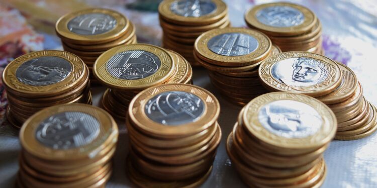 Sete moedas de 1 REAL valem mais de R$ 2.000 devido a ESTE erro