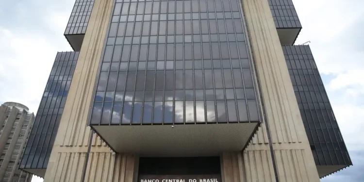 Banco Central Prepara Terreno para Novas Altas na Selic: