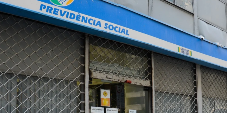 Como proceder em caso de negativa de benefício pelo INSS? Quais são os passos para recorrer?