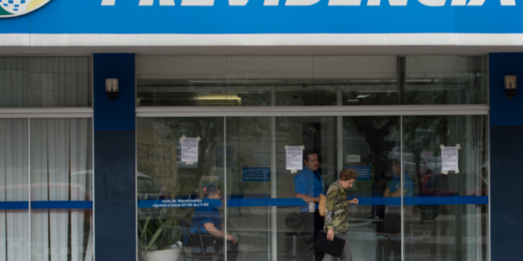 INSS libera pagamento para aposentados com benefício acima do mínimo: Consulte o cronograma