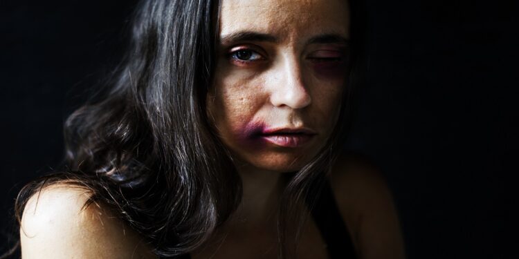 Conheça Seus Direitos Benefícios do governo para mulheres vítimas de violência doméstica