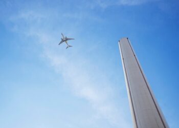 Acesso facilitado ao transporte aéreo. Imagem: Freepik