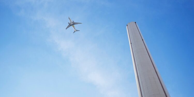 Acesso facilitado ao transporte aéreo. Imagem: Freepik